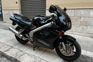 Honda vfr 750