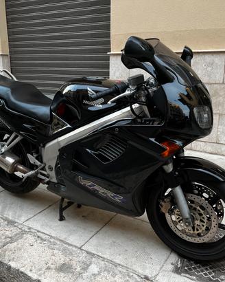 Honda vfr 750