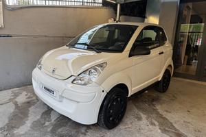 Aixam Bianco Perla Trasporto e Permute