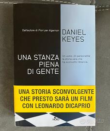 Libro Una Stanza Piena Di Gente