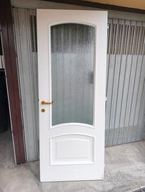 porta in legno con vetro