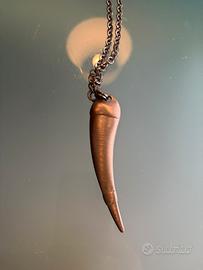 Collana con corno color bronzo