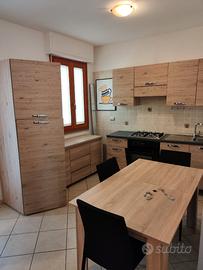 Trivano recente, arredato in piccolo stabile, 1° P