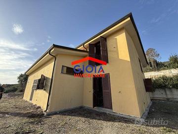 Villa di 260 m² con più di 5 locali a Itri