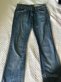 jeans a zampa