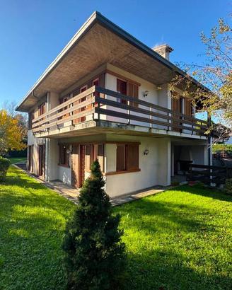 Villa di 401 m² con più di 5 locali e box auto dop