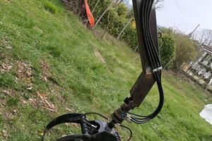 Braccio escavatore per pinza