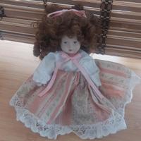 Bambola in ceramica da collezione 