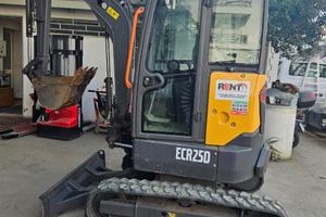 Miniescavatore volvo ecr25d