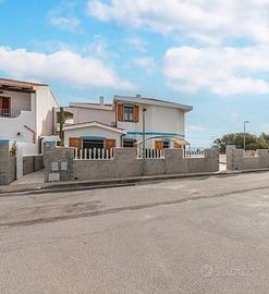 Comoda, giardino con parcheggio
