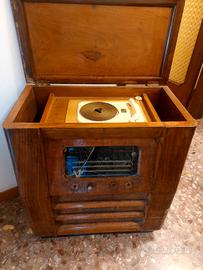 antica radio / fonografo d'epoca 