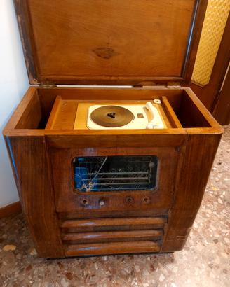 antica radio / fonografo d'epoca 