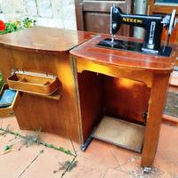 Macchina da cucire Necchi Vintage mobile originale