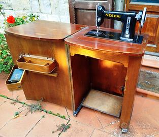 Macchina da cucire Necchi Vintage mobile originale