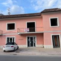 Proprietà su più livelli, S.S. 90 con parcheggio
