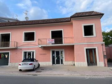 Proprietà su più livelli, S.S. 90 con parcheggio