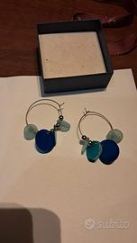 Orecchini a cerchio con dischetti (blu/rosa)