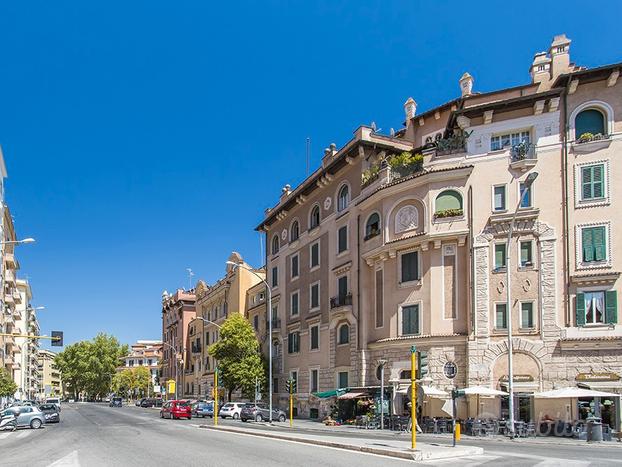 Stanza con balcone / san giovanni