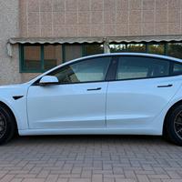 Tesla Model 3 Long Range con gancio traino