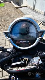 moto Guzzi V7 Stone Centenario