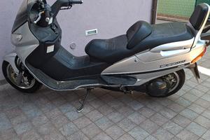 suzuki burgman 400 con bauletto.