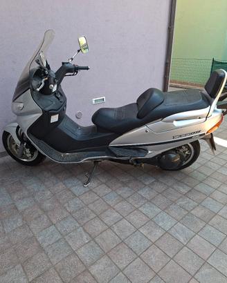suzuki burgman 400 con bauletto.
