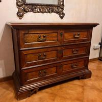 Comò e comodini in noce