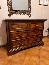 Comò e comodini in noce