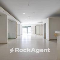 AMPIO LOCALE COMMERCIALE CON VETRINE FRONTE STRADA