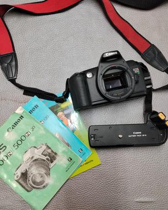 Fotocamera Canon EOS 500 QD con accessori