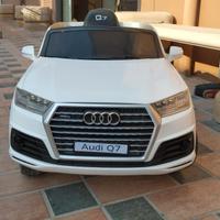 Auto elettrica per bambini AUDI Q7 licenza Audi