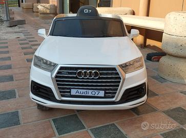 Auto elettrica per bambini AUDI Q7 licenza Audi
