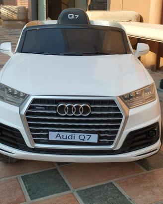 Auto elettrica per bambini AUDI Q7 licenza Audi
