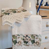 Asciugamani con bordo all' uncinetto 