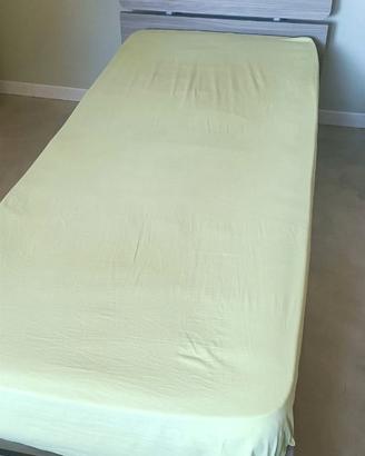 Letto singolo in legno con doghe incluse
