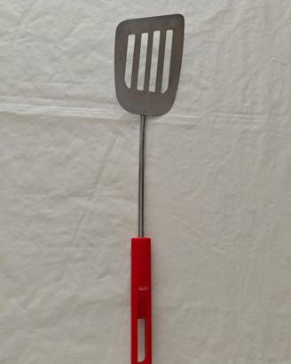 Spatola da cucina in metallo e plastica rossa