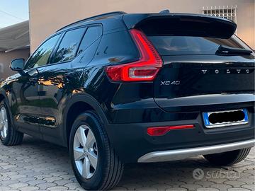 VOLVO XC40 B3 2025 MILD HYBRID IN GARANZIA
