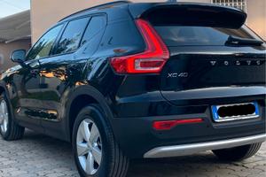 VOLVO XC40 B3 2025 MILD HYBRID IN GARANZIA