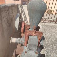 pompa antica per travaso vino