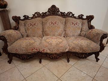 Divano classico con due poltrone