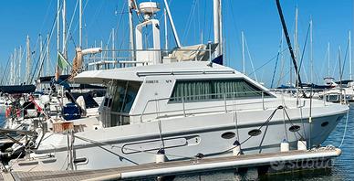 Imbarcazione a motore Ferretti 36 Fly
