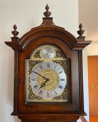 Orologio a pendolo da pavimento in legno