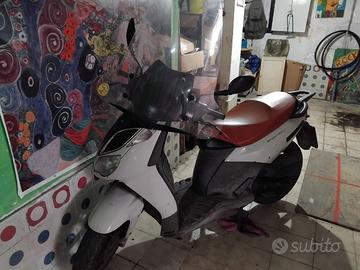 Aprilia Sportcity 125, anno 2004