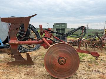 Aratro reversibile monovomere Sogema