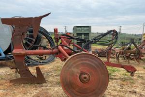 Aratro reversibile monovomere Sogema