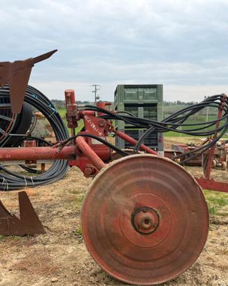 Aratro reversibile monovomere Sogema