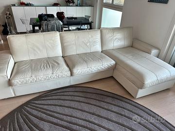 Divano Kivik Ikea pelle bianca
