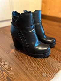 Scarpa col tacco n.40