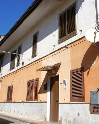 CASA SEMINDIPENDENTE A MONTECORVINO ROVELLA