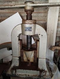 Pressa a bilanciere manuale